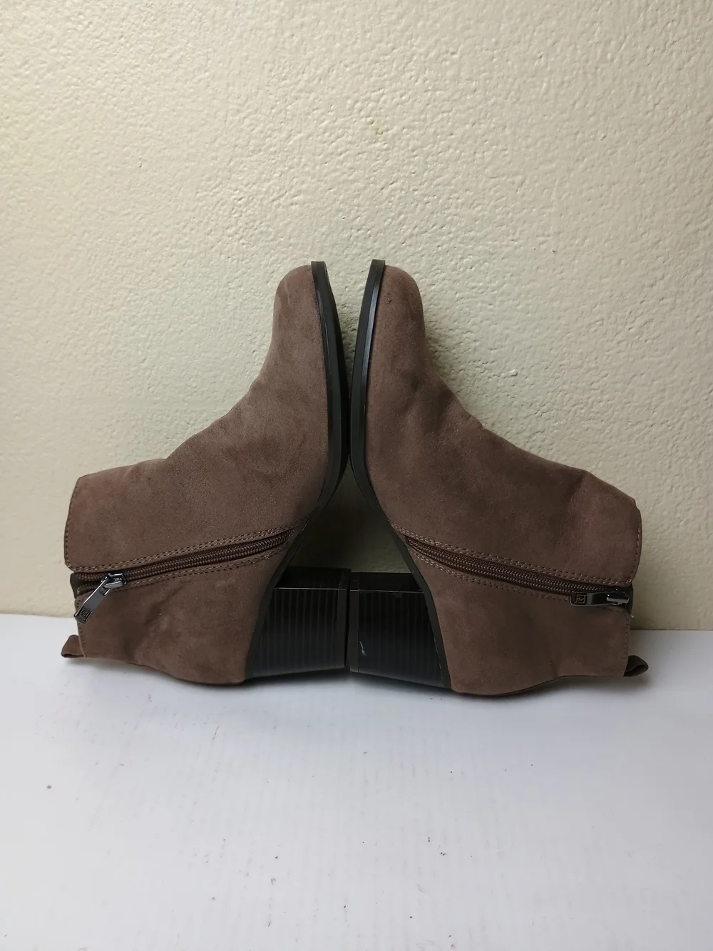 Liz Claiborne Salem 8M Brown Suede Ankle Booties with Block Heel Side-Zip
